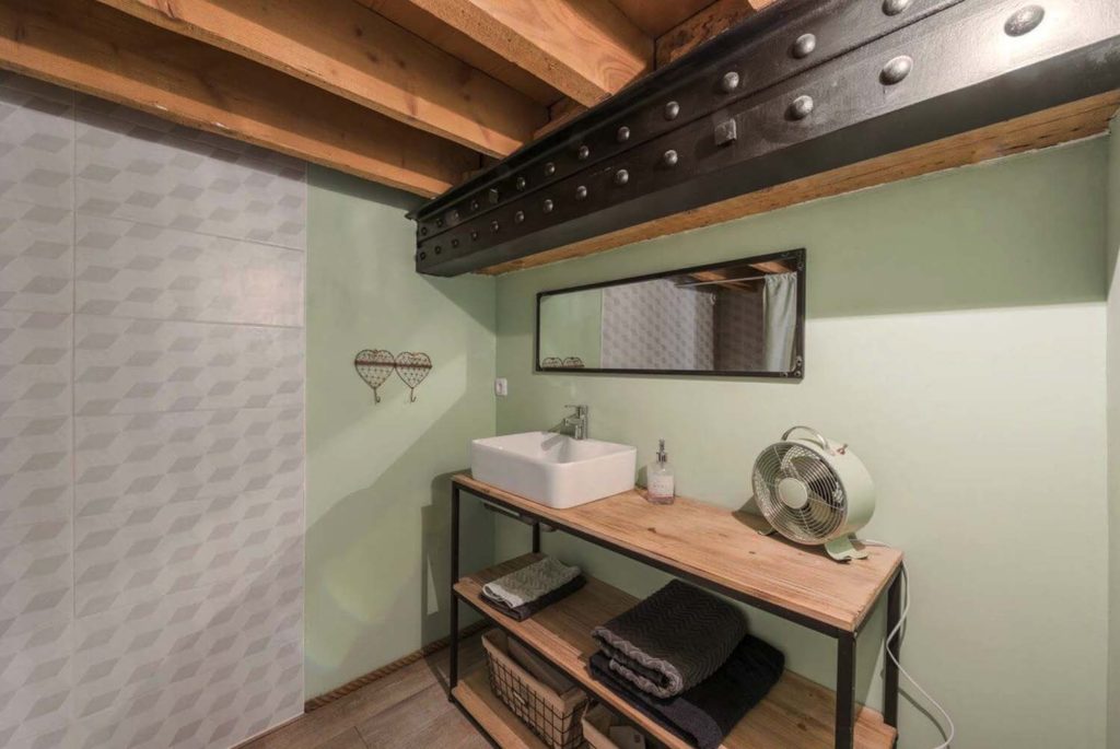 loft apartment_bathroom