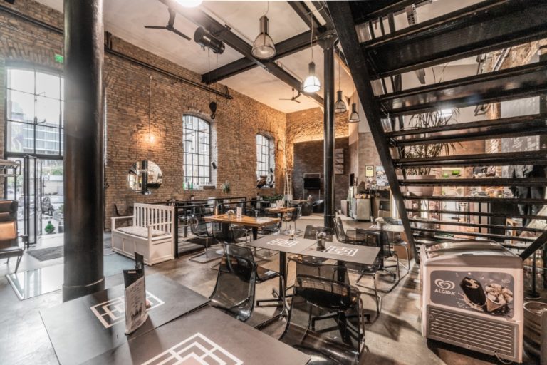 Lovely industrial style bistro with beautiful brick walls - Loftspiration